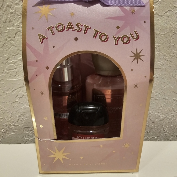 Bath & Body Works Other - N.I.B WOMEN'S B & B.W.S. 3 PIECE  CHAMPGNE TOAST GIFT SET